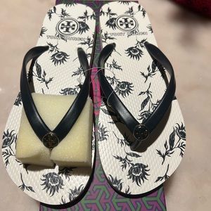 Tory burch flip flops